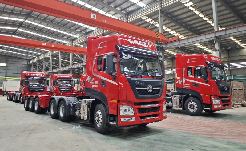 批量訂單|歐陽(yáng)華俊5臺(tái)20英尺危險(xiǎn)品骨架半掛車(chē)發(fā)車(chē),框架穩(wěn)固,專箱專運(yùn)~