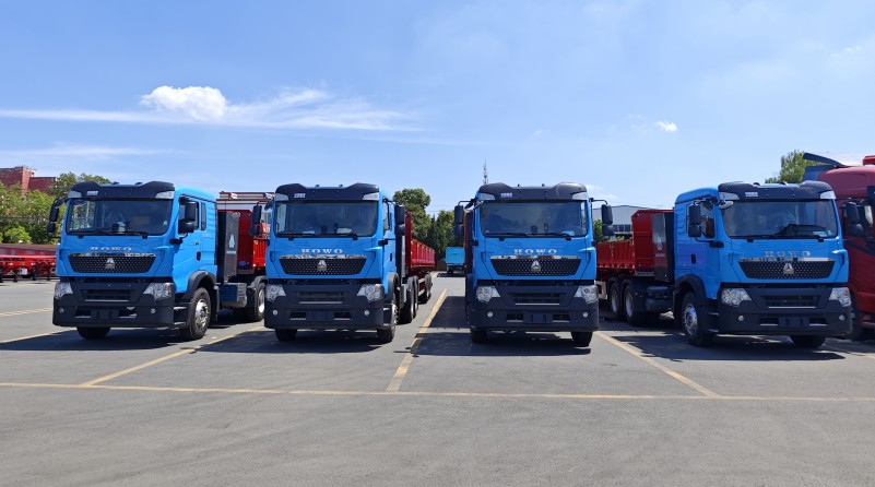 批量訂單|豪沃電動(dòng)重卡配歐陽(yáng)華俊13米側(cè)翻自卸完工發(fā)車(chē)~